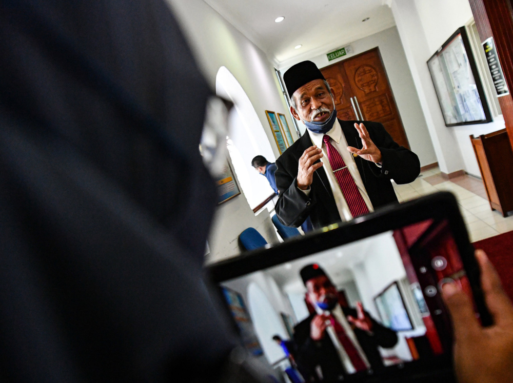 Ibrahim Mat Zin or u00e2u20acu02dcRaja Bomohu00e2u20acu2122 at the Lower Shariah Court in Ipoh, January 7, 2022. u00e2u20acu201d Bernama pic 