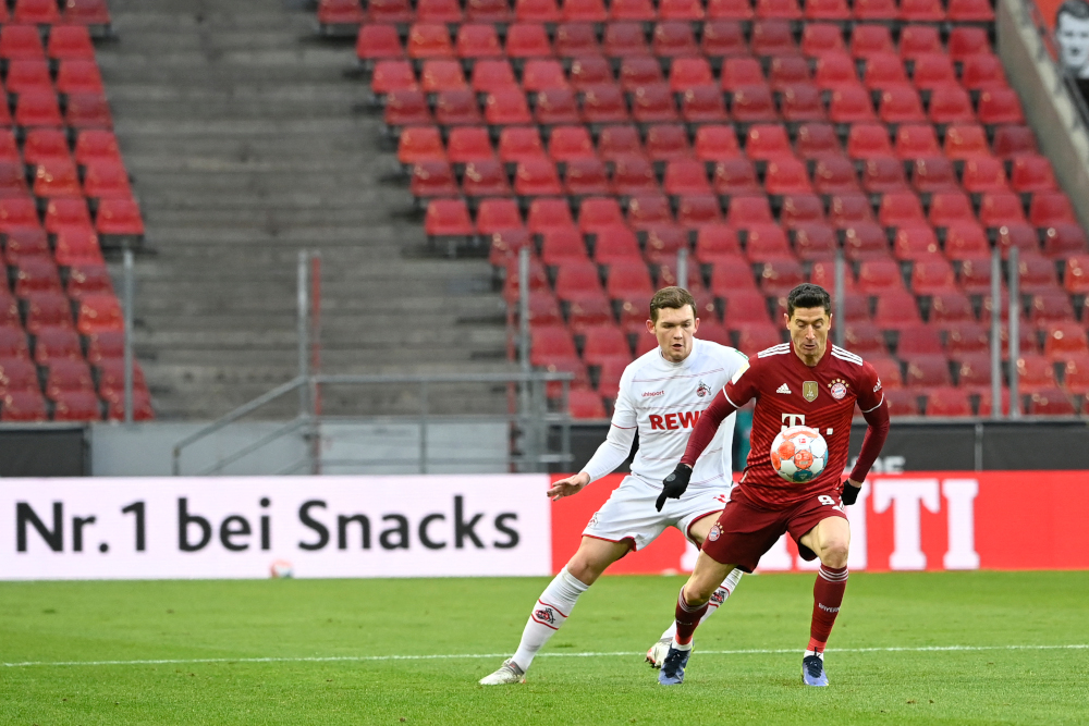 Bayern Munichu00e2u20acu2122s Polish forward Robert Lewandowski and Cologneu00e2u20acu2122s German defender Luca Kilian vie for the ball during the German first division Bundesliga match in Cologne, western Germany, on January 15, 2022. u00e2u20acu201d AFP picnn
