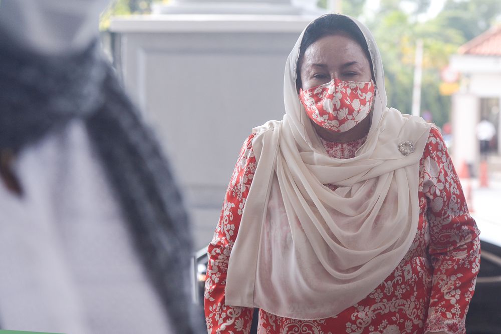 Datin Seri Rosmah Mansor arrives at the Kuala Lumpur High Court January 10, 2022. u00e2u20acu201d Picture by Miera Zulyanann