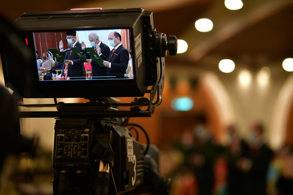 The swearing-in ceremony of the new Sarawak Cabinet was held virtually in front of the Yang Dipertua Negeri Sarawak Tun Abdul Taib Mahmud at the Sarawak State Assembly (DUN) Building, Kuching, January 4, 2022. u00e2u20acu201d Bernama pic 