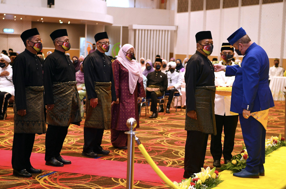 Tengku Laksamana Selangor, Tengku Sulaiman Shah, representing the Sultan of Selangor, conferring the medals and awards at the Sultan Abdul Aziz Silver Jubilee Hall in Shah Alam, January 10, 2022. u00e2u20acu201d Bernama picnn