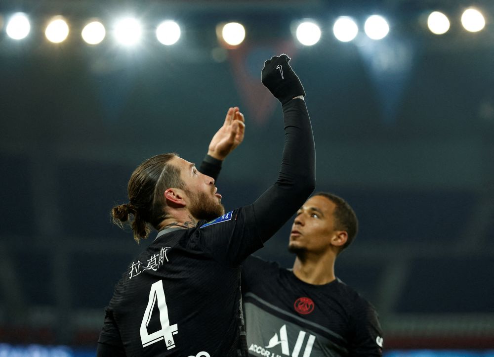 Paris St Germain's Sergio Ramos celebrates scoring their second goal against Stade de Reims with Thilo Kehrer at Parc des Princes, Paris January 23, 2022. u00e2u20acu201d Reuters pic