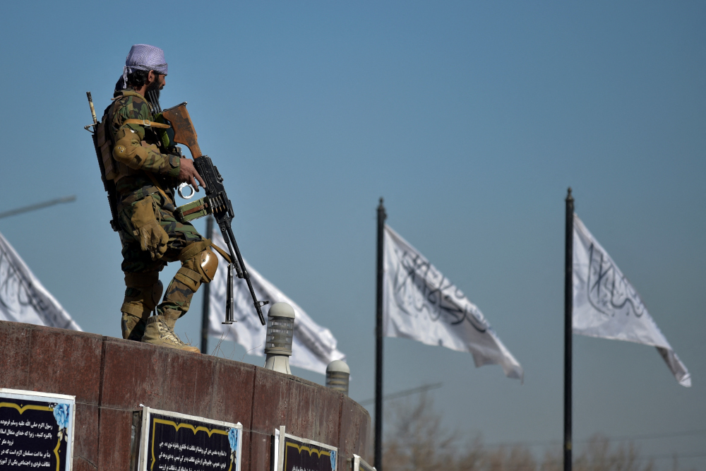 A Taliban fighter stands guard at the Ahmad Shah Massoud square in front of the US embassy in Kabul, January 26, 2022. u00e2u20acu201d AFP picnn
