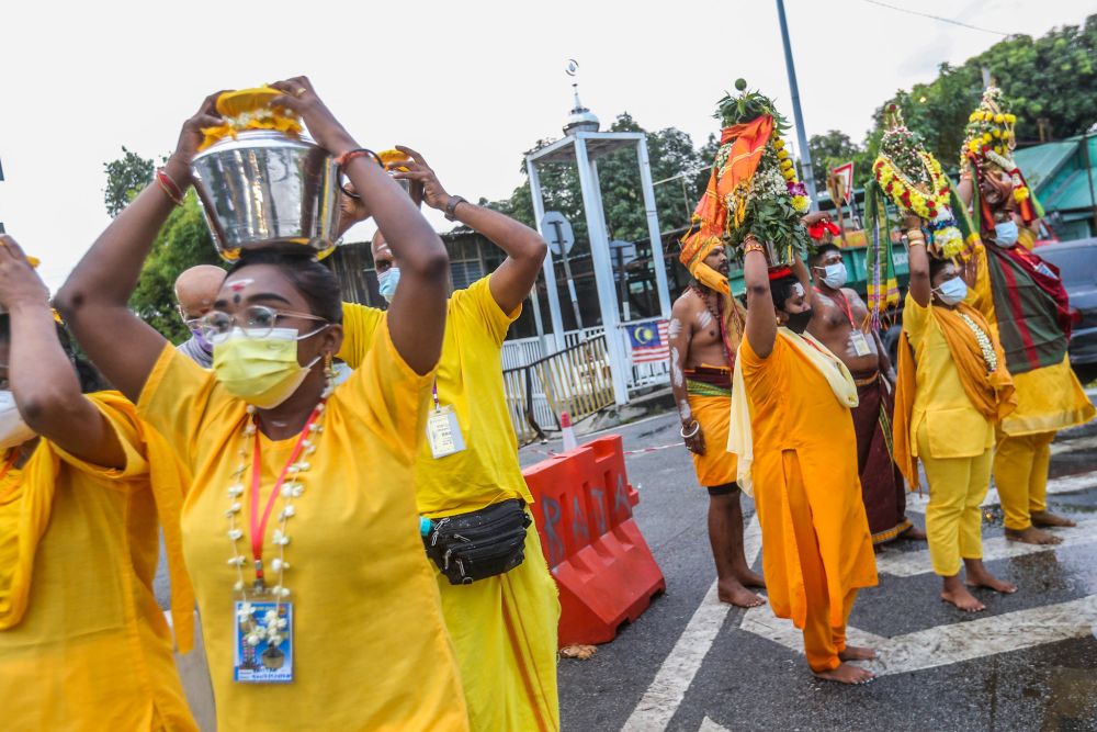 Hindu devotees carry offerings on their heads at Batu Caves during Thaipusam January 18, 2022. u00e2u20acu201d Picture by Hari Anggarann