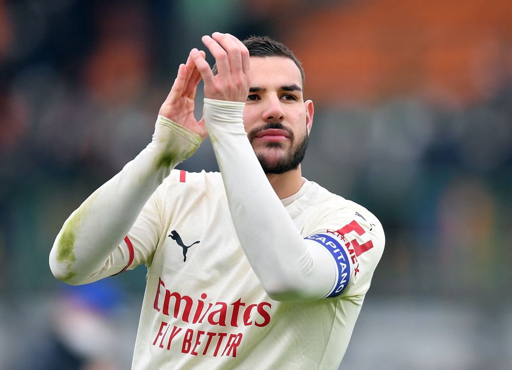 AC Milan's Theo Hernandez applauds fans after the match against Venezia at Stadio Pier Luigi Penzo, Venice January 9, 2022. u00e2u20acu201d Reuters picnn