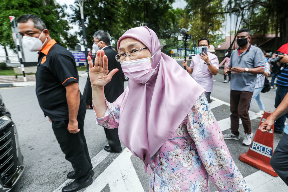 Former deputy prime minister Datuk Seri Dr Wan Azizah Wan Ismail waves to reporters outside Bukit Aman police headquarters, January 28, 2022. u00e2u20acu201d Picture by Hari Anggara 