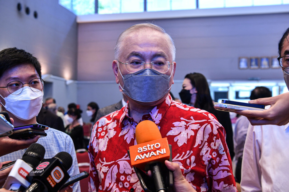 MCA president Datuk Seri Wee Ka Siong speaking to reporters after attending an MCA fundraising event at the UTAR campus in Kampar, Perak, January 21, 2022. u00e2u20acu201d Bernama pic 
