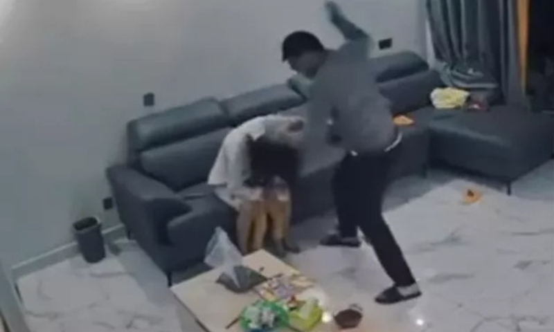 A deputy manager has been removed from his job after a clip of him abusing his wife went viral on social media. u00e2u20acu201d Weibo screencap