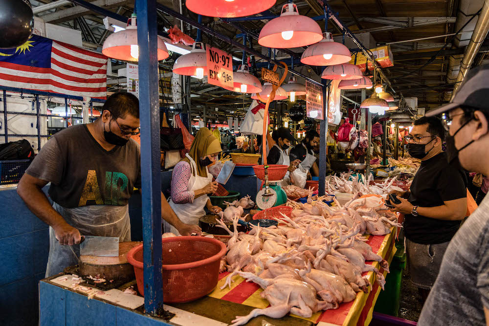 A vendor prepares chickens at a market in Chow Kit, Kuala Lumpur February 3, 2022. u00e2u20acu201d Picture by Firdaus Latif