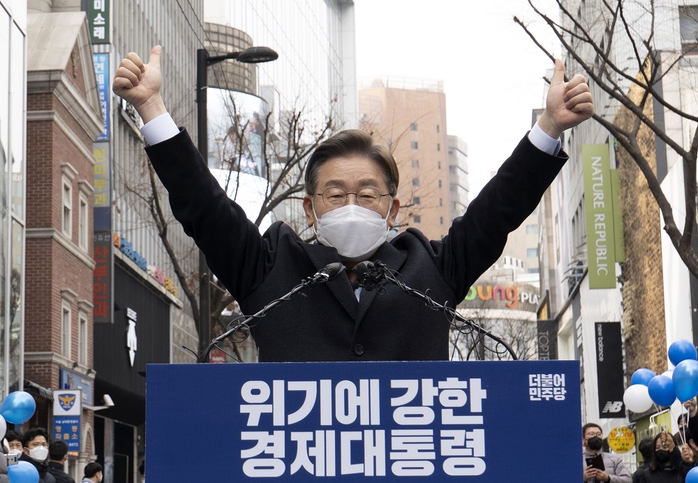 South Korean presidential candidate Lee Jae-myung, of the Ruling Democratic Party, speaks during a press conference in Seoul, South Korea February 14, 2022. u00e2u20acu201d Picture by Lee Young-ho/Sipa USA via Reuters
