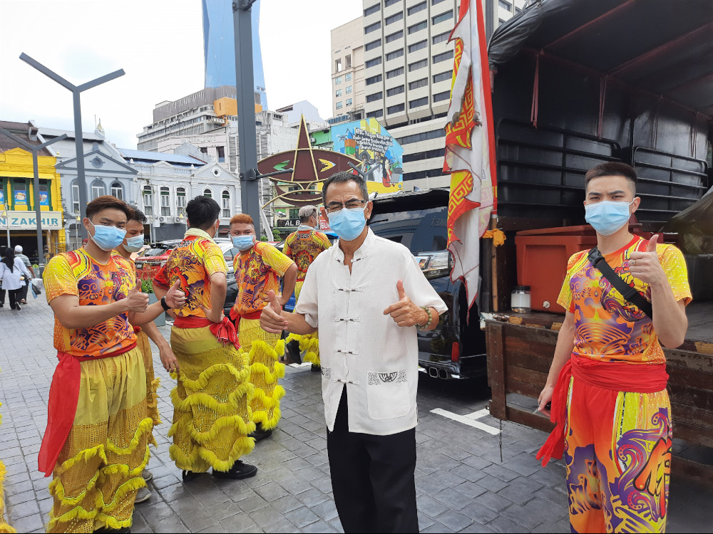 Roy Ung, 26 and Loke Moon Hong, 66, from the Rumah Berhala Yuen Leong Sing Fatt lion dance troupe (from Kg Cempaka, Petaling Jaya), after performing at Pasar Seni, also known as Central Market February 1. — Picture by Keertan Ayamany
