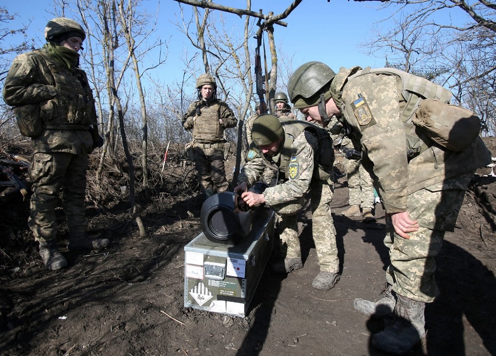Servicemen of Ukrainian Military Forces on the front-line with Russia-backed separatists near Novognativka village, Donetsk region February 21, 2022. u00e2u20acu201d AFP pic