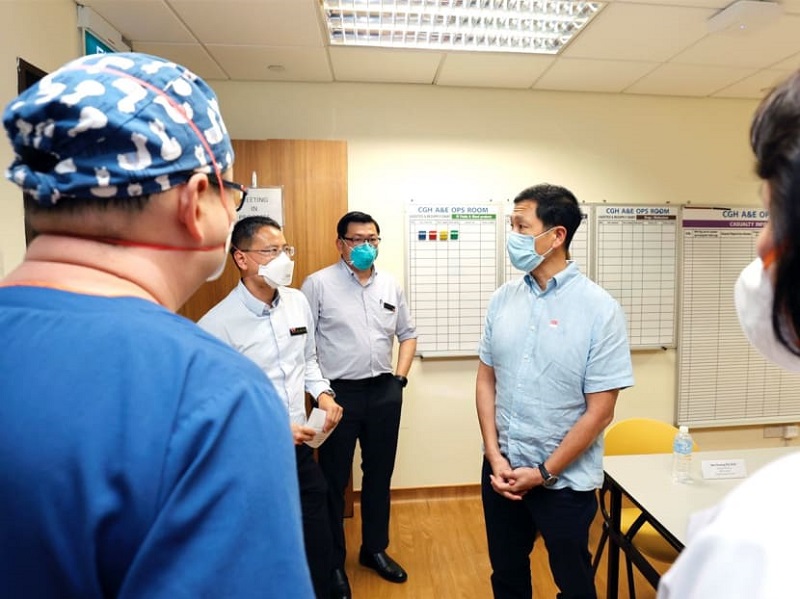 Singapore Health Minister Ong Ye Kung (right) during a visit to the Changi General Hospital. u00e2u20acu201d Picture courtesy of Changi General Hospital via TODAY 