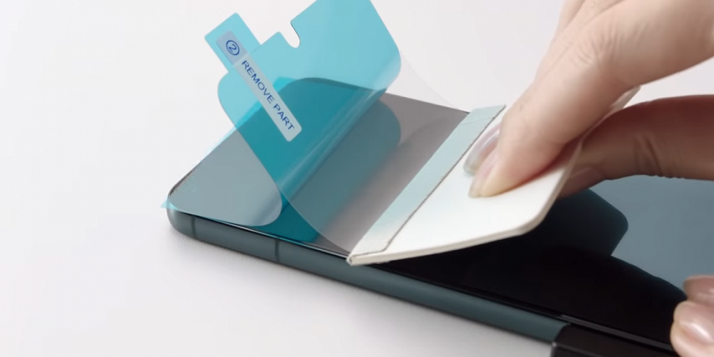 Even when the new Galaxy S22 series came out, most countries got the phones with the screen protector pre-installed, but Korea did not. u00e2u20acu201d SoyaCincau pic 