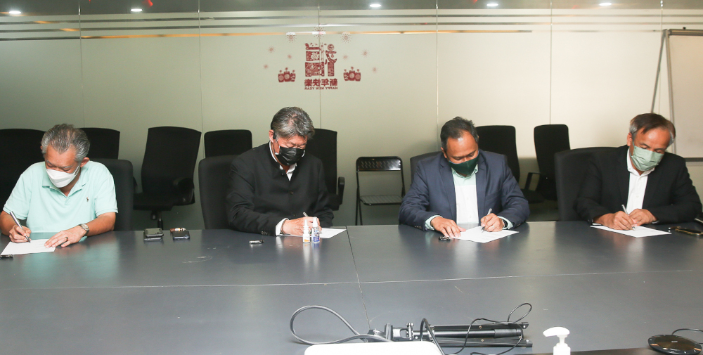 (From left) Datuk Hasnul Hassan, Datuk Siew Ka Wei, Joe Pramesh Ganesaguru and Sabli Sibil at Ancom Berhad, Petaling Jaya, February 22, 2022. Alongside Redberry Holdings Sdn Bhd, Ancom Berhad executive chairman Siew said that it had found the right partner in Truelifesciences to expand further into local or even international markets. ― Picture by Choo Choy May