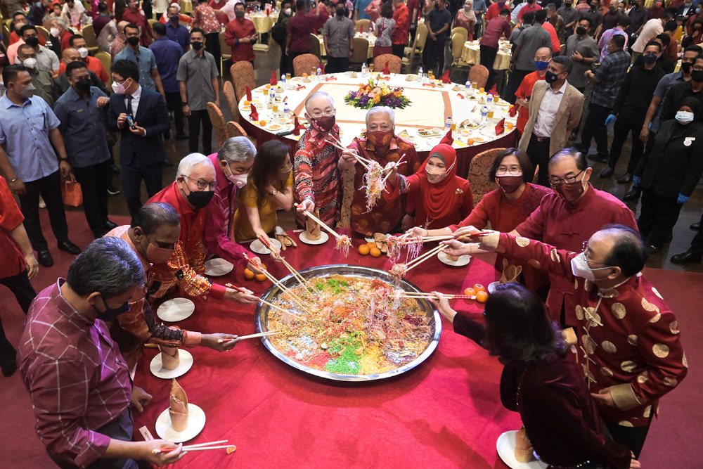 Prime Minister Datuk Seri Ismail Sabri Yaakob (centre) with MCA president Datuk Seri Wee Ka Siong toss yee sang at the MCA Chinese New Year celebration at Wisma MCA in Kuala Lumpur, February 1, 2022. u00e2u20acu201d Picture by Miera Zulyana