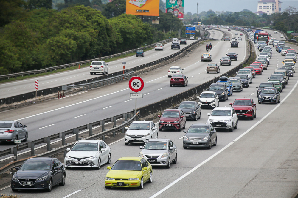 Vehicles using the North-South Highway at Kilometre 279.4 heading south moving slowly in conjunction with the Chinese New Year holiday in Perak, February 2, 2022. u00e2u20acu201d Picture by Farhan Najib