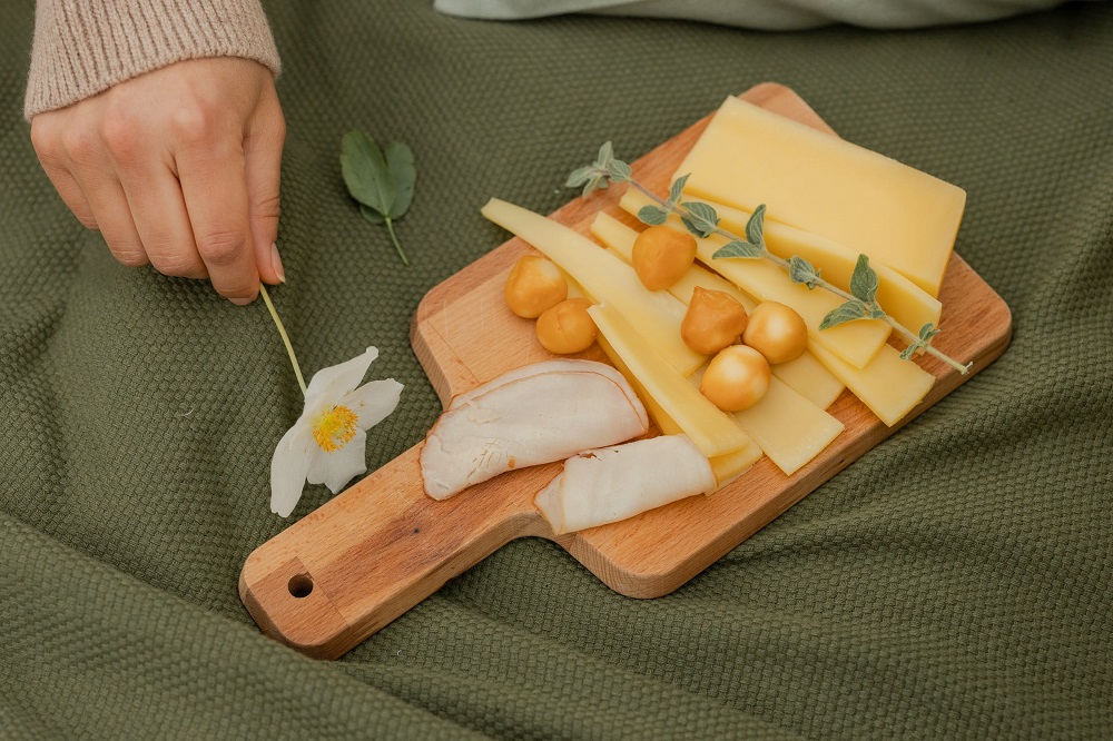 Giant's Harga Lagi Rendah Lagi Lama (HLRLL) campaign is offering special prices on one of their cheddar cheese block this week. ― Pexel.com pic