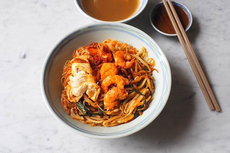 The dry prawn mee is an appetising bowl of your choice of noodles tossed with a mixture of spicy and soy sauces