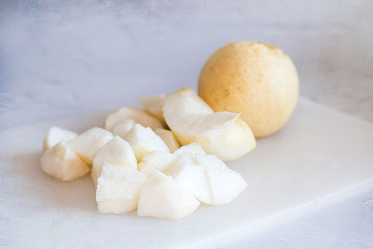 Snow pears or 'xuělí' are more delicate in flavour.