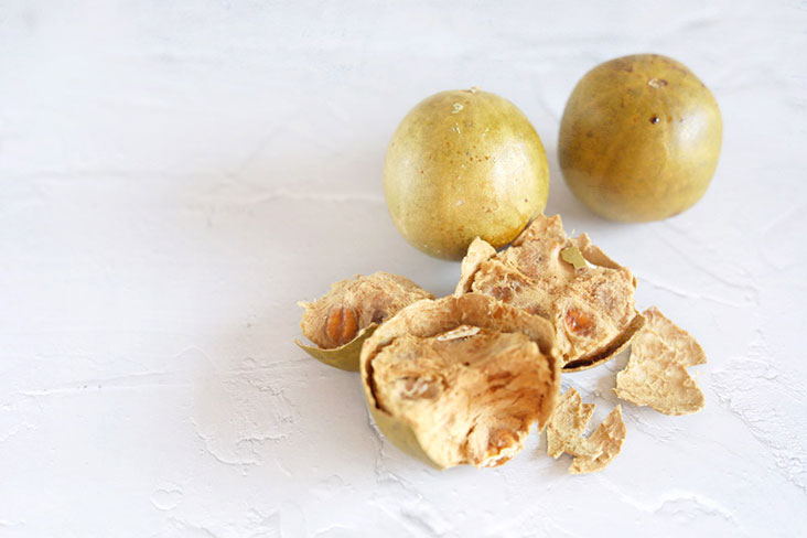 The golden 'lor hon gor' gets its paler hue from low-temperature vacuum-drying.