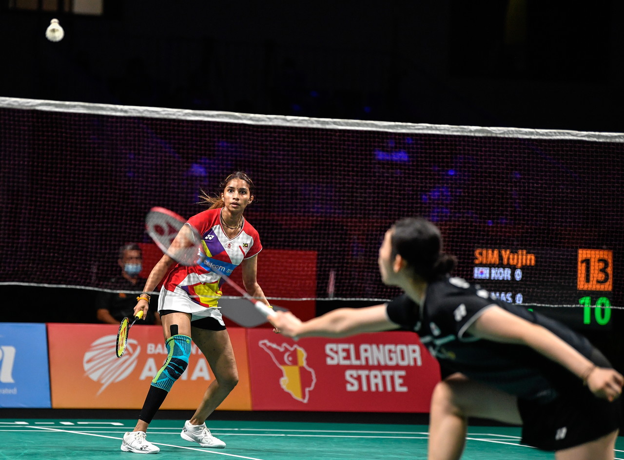 National womenu00e2u20acu2122s singles player S. Kisona when playing against Sim Yujin from South Korea at the 2022 Asian Team Badminton Championships (BATC) at the Setia City Convention Center, Shah Alam, Feb 19, 2022. u00e2u20acu201d Bernama pic