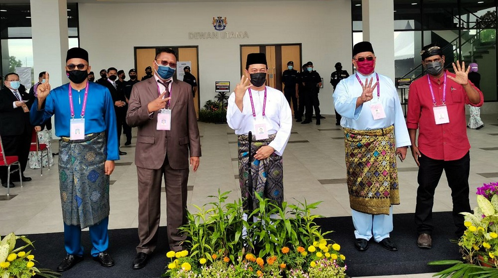 Amanahu00e2u20acu2122s Dzulkefly Ahmad (second right) along with other candidates for the Kota Iskandar seat at the nomination centre in Johor Baru February 26, 2022. u00e2u20acu201d Bernama pic
