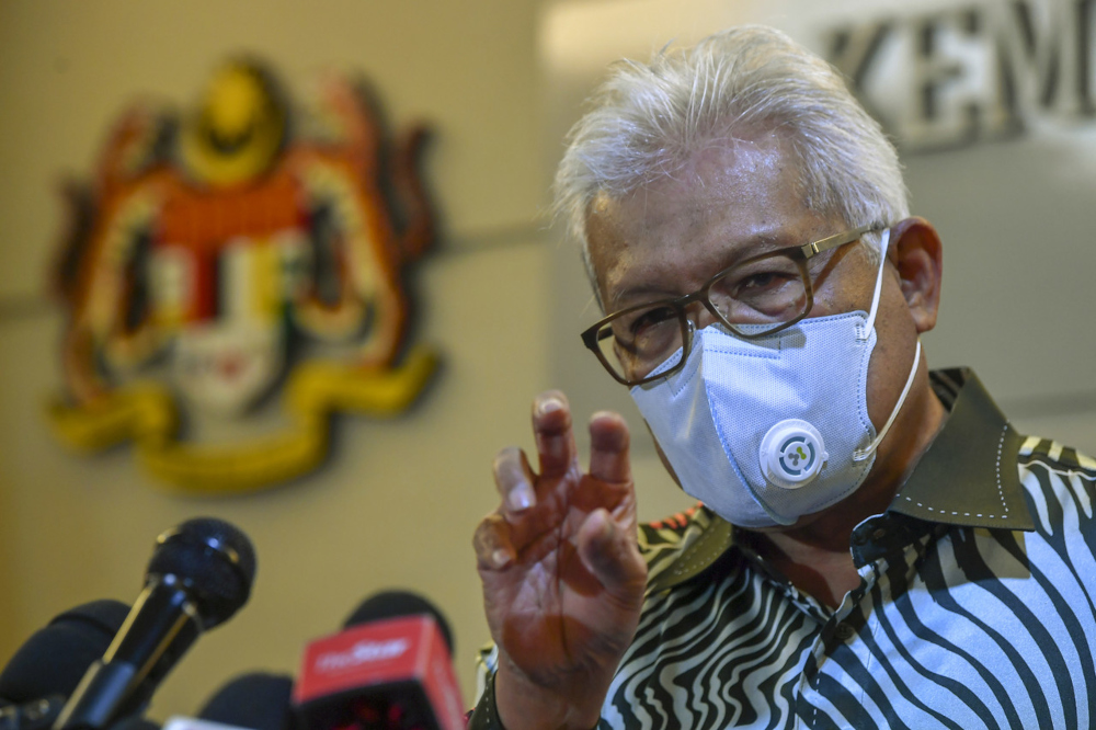 Home Minister Datuk Seri Hamzah Zainudin at a press conference after chairing the Committee on the Management of Foreign Nationals in Sabah meeting in Putrajaya, February 10, 2022. u00e2u20acu2022 Bernama pic 