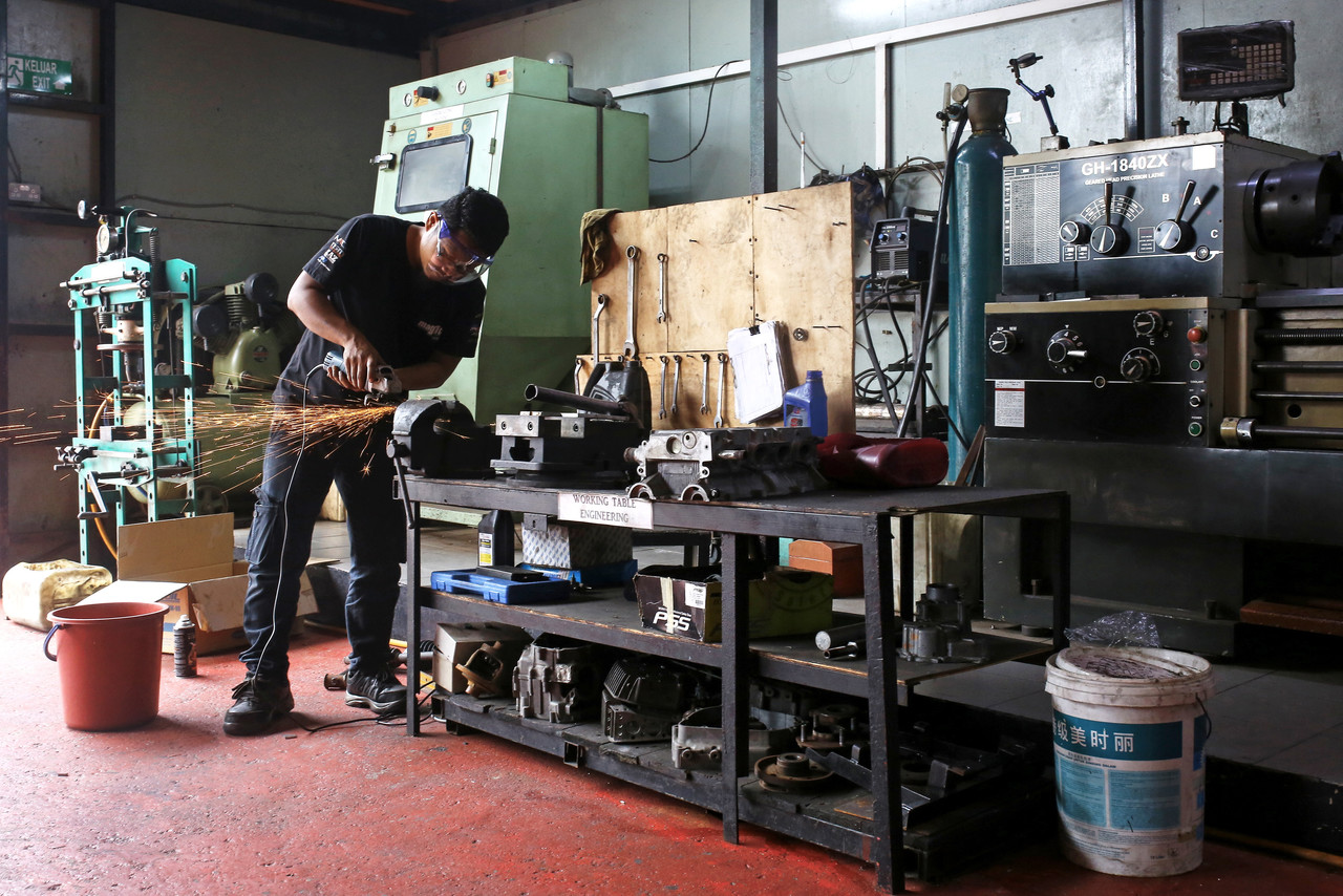File picture shows a worker at a car workshop in the light industrial area of Senawang, Seremban, February 16, 2022. u00e2u20acu201d Bernama pic