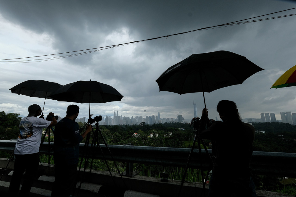 Photographers record visuals of low clouds that envelop Kuala Lumpur city following continuous rain the last few days, Bukit Tunku, February 25, 2022. u00e2u20acu2022 Bernama pic 