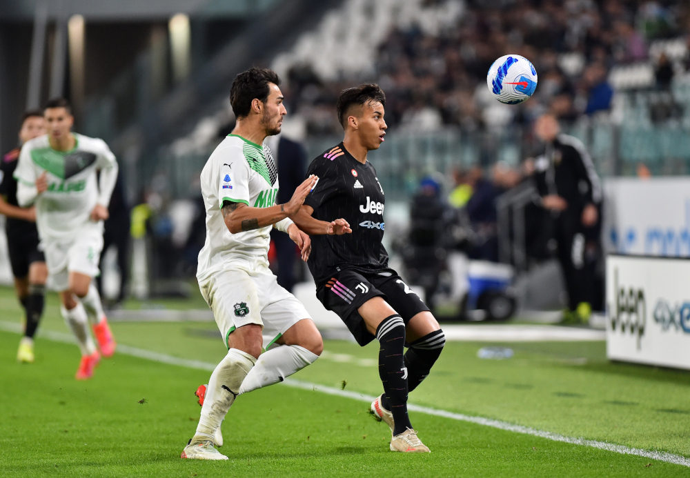Juventusu00e2u20acu2122 Kaio Jorge in action with Sassuolou00e2u20acu2122s Kaan Ayhan at Allianz Stadium, Turin, Italy, October 27, 2021. u00e2u20acu201d Action Images pic via Reuters 