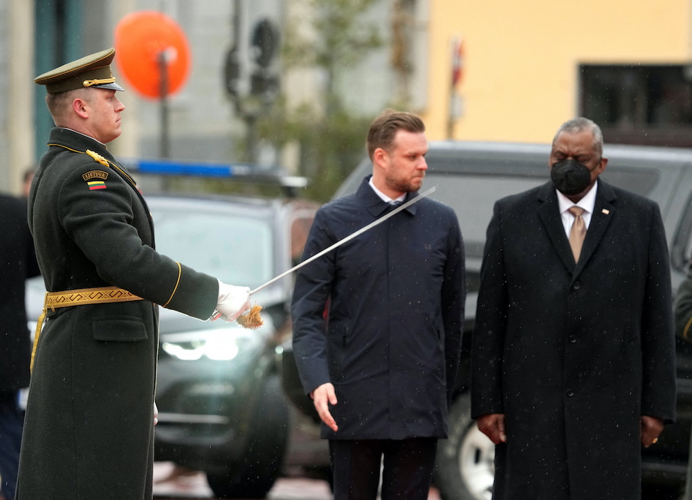 Lithuanian Foreign Minister Gabrielius Landsbergis and US Defence Secretary Lloyd Austin attend a welcome ceremony in Vilnius, Lithuania February 19, 2022. u00e2u20acu2022 Reuters picnn