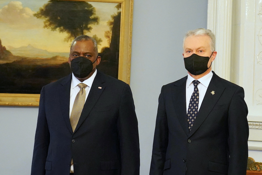 Lithuanian President Gitanas Nauseda and US Defence Secretary Lloyd Austin pose for media in Vilnius, Lithuania February 19, 2022. u00e2u20acu2022 Reuters picnn