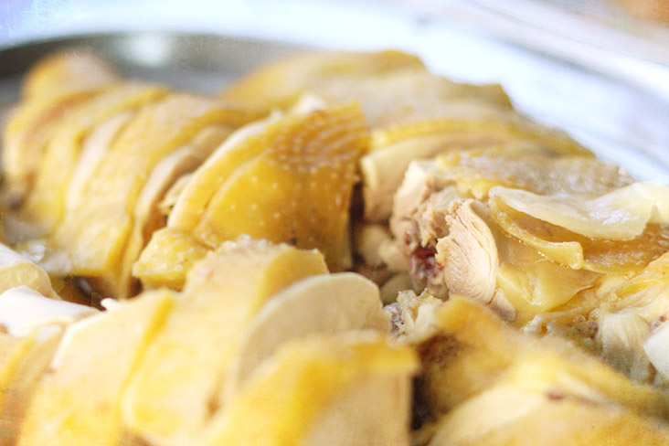A whole steamed chicken, for a full life and a complete family reunion.