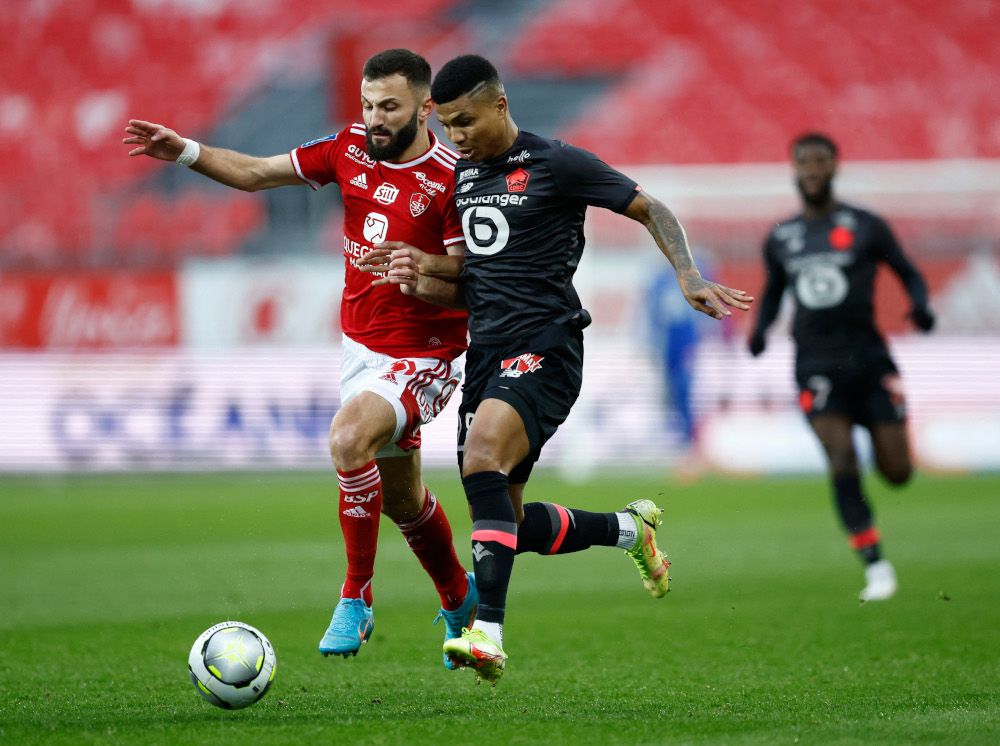 Lilleu00e2u20acu2122s Reinildo Mandava in action with Brestu00e2u20acu2122s Franck Honorat at Stade Francis-Le Ble, Brest, France, January 22, 2022. u00e2u20acu201d Reuters picnn