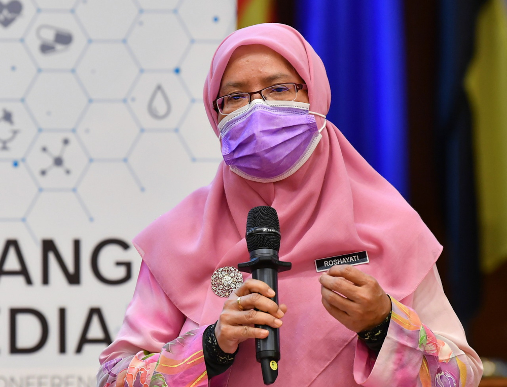 National Pharmaceutical Regulatory Agency director Dr Roshayati Mohamad Sani speaks at a press conference on Covid-19 at the Health Ministry in Putrajaya, February 17, 2022. u00e2u20acu201d Bernama pic 