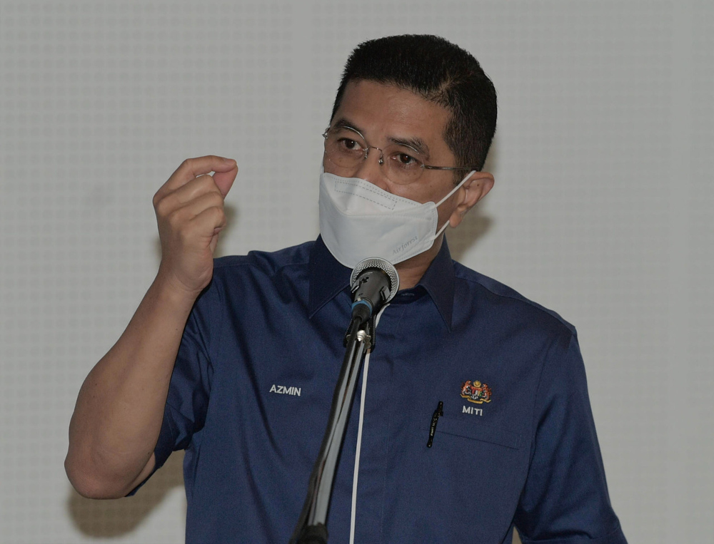 Senior Minister of International Trade and Industry Datuk Seri Mohamed Azmin Ali delivers a speech during his visit to the STMicroelectronics Sdn Bhd plant in Johor, February 7, 2022. u00e2u20acu2022 Bernama pic 