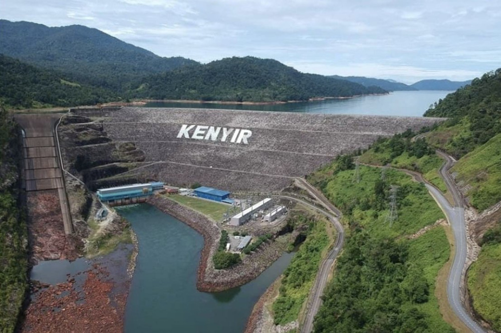 The water level in the hydroelectric dam at Kenyir Tenaga Nasional Berhad (TNB) power station is still below the overflow mark and is within control, said TNB. u00e2u20acu201d Picture via Twitter/Bernama  