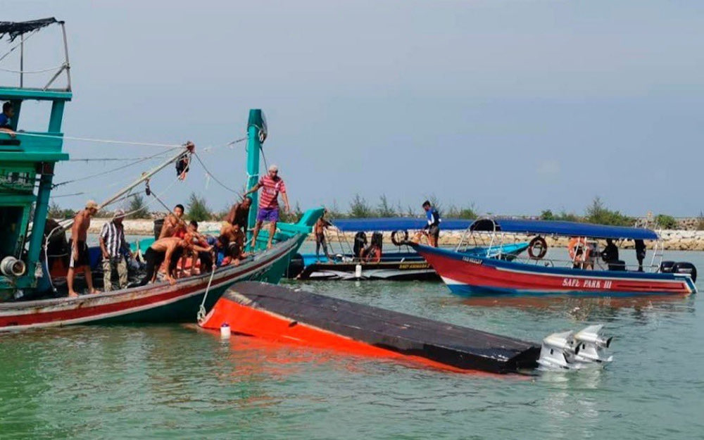 The tourist boat that collided with a fishing boat at the Besut River estuary near the Kuala Besut Jetty had 29 passengers on board when the permitted capacity was 12 people. u00e2u20acu201d Picture via Twitter/Bernama