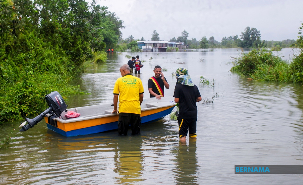 Datuk Seri Ismail Sabri Yaakob said Nadma and rescue agencies have been deployed to evacuate flood victims in Terengganu and Kelantan since yesterday. u00e2u20acu201d Picture via Twitter/Bernama