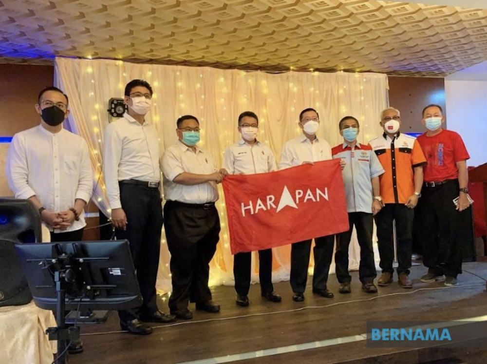 Pakatan Harapan has decided to retain the incumbent assemblyman for Tangkak, Ee Chin Li (3rd left) from DAP, in contesting the seat in the upcoming Johor state election. u00e2u20acu201d Picture via Twitter/Bernama