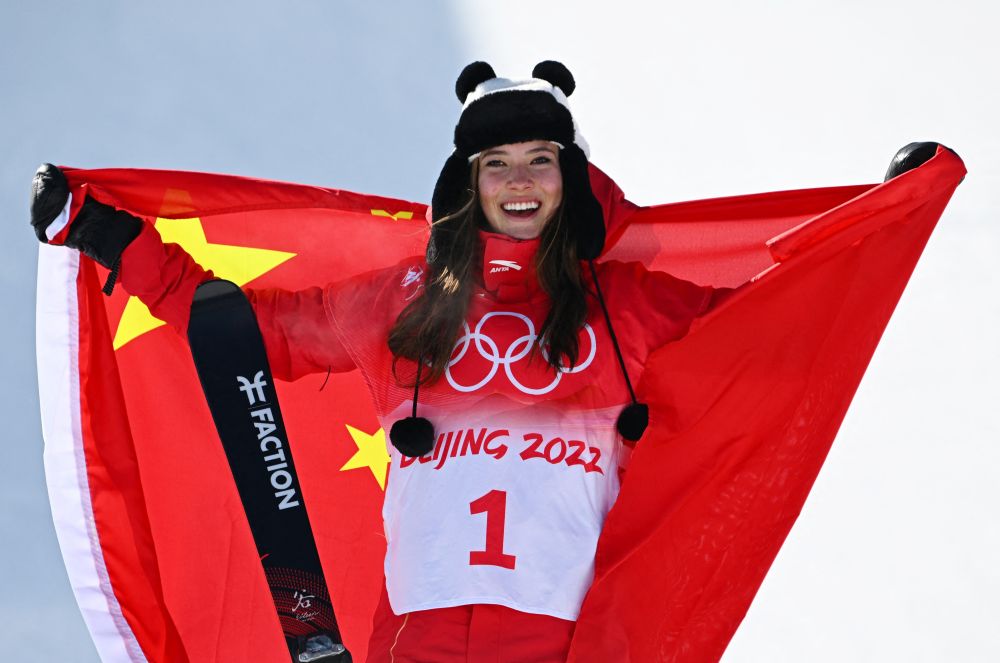 Gold medallist Eileen Gu of China poses for pictures on the podium after winning the womenu00e2u20acu2122s freeski halfpipe event at the Beijing Winter Olympics February 18, 2022. u00e2u20acu201d Reuters pic