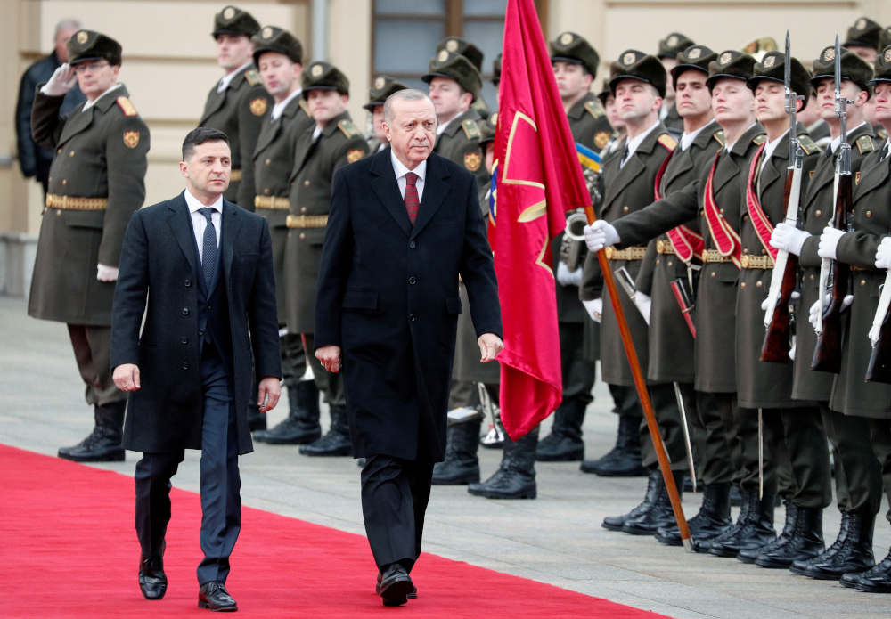 Ukrainian President Volodymyr Zelenskiy and Turkish President Tayyip Erdogan review the honour guard during a welcoming ceremony at the Mariyinsky Palace in Kiev, Ukraine February 3, 2020. u00e2u20acu201d Reuters picnn