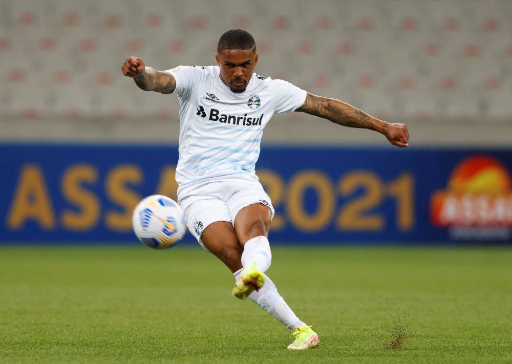 Gremio's Douglas Costa in action against Athletico Parananse at Arena da Baixada, Curitiba September 26, 2021. u00e2u20acu201d Reuters picnn