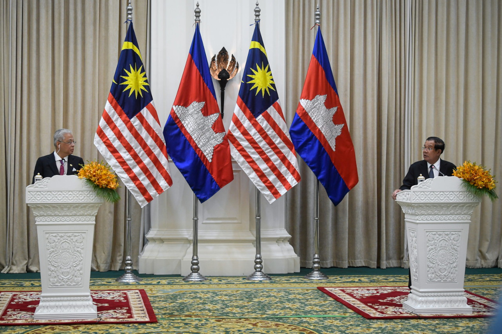 Prime Minister Datuk Seri Ismail Sabri Yaakob during a press conference with Cambodian Prime Minister Samdech Techo Hun Sen at the Peace Palace in Phnom Penh, Cambodia, February 24, 2022. u00e2u20acu201d Bernama pic 