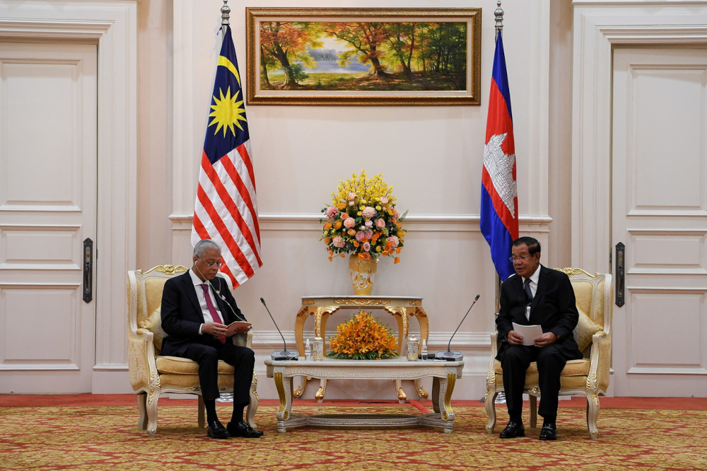Prime Minister Datuk Seri Ismail Sabri Yaakob attends an official welcoming ceremony by Cambodian Prime Minister Samdech Techo Hun Sen at the Peace Palace in Phnom Penh, Cambodia, February 24, 2022. u00e2u20acu201d Bernama pic 
