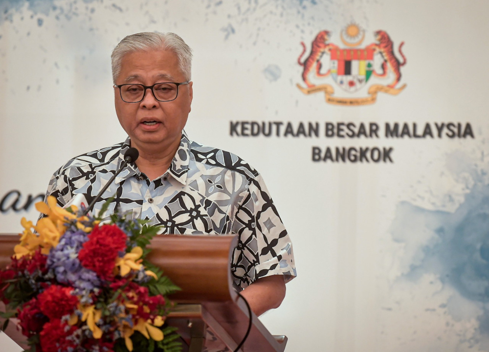 Prime Minister Datuk Seri Ismail Sabri Yaakob delivers a speech at the Malaysian Family gathering in Bangkok, February 25, 2022. u00e2u20acu201d Bernama pic 