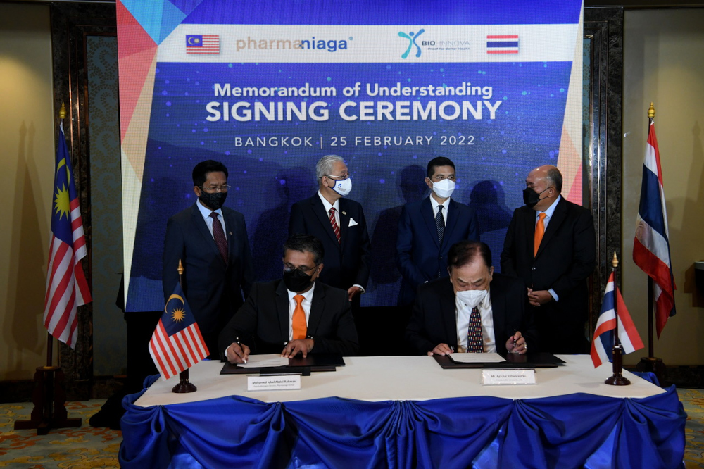 Prime Minister Datuk Seri Ismail Sabri Yaakob witnesses the signing of an MoU between Pharmaniaga Research Centre Sdn Bhd and Bio Innova Co Ltd, in Bangkok, February 25, 2022. u00e2u20acu201d Bernama pic 