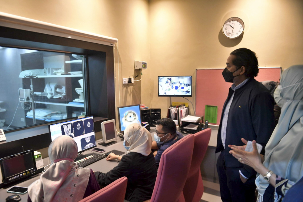 Health Minister Khairy Jamaluddin (right) visits the Magnetic Resonance Imaging (MRI) Complex at Sungai Buloh Hospital, February 25, 2022. u00e2u20acu2022 Bernama pic 