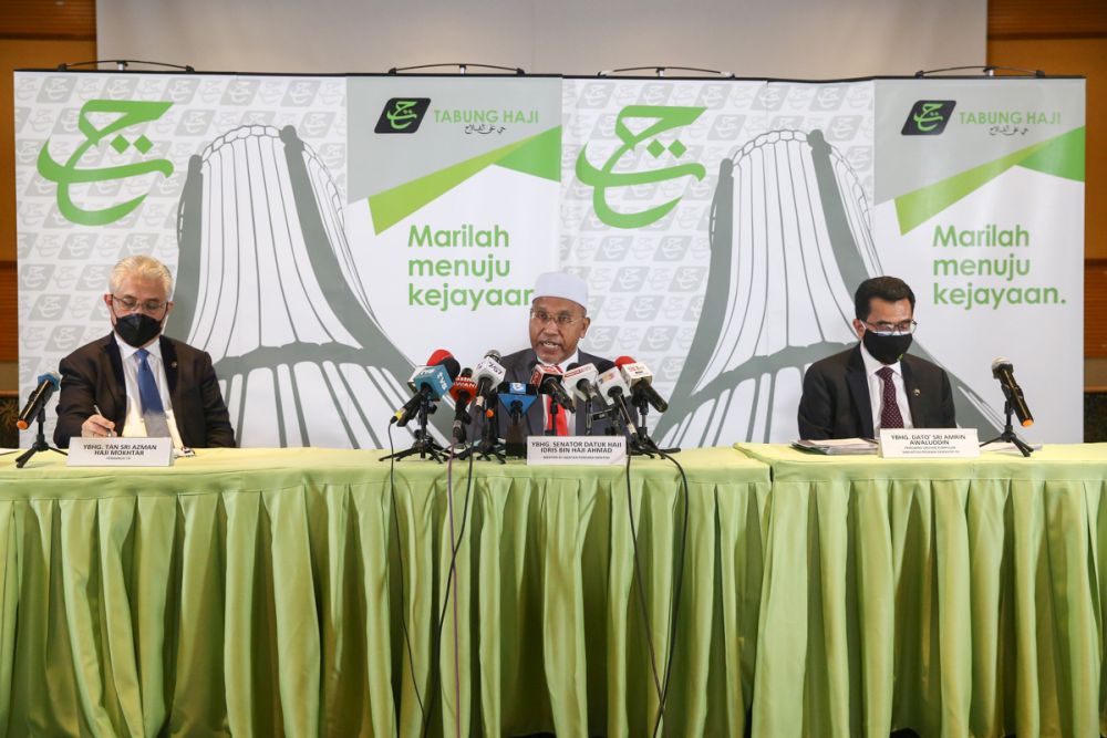 Datuk Idris Ahmad speaks during a press conference at Dewan Besar Tabung Haji in Kuala Lumpur February 24, 2022. u00e2u20acu201d Picture by Yusof Mat Isa